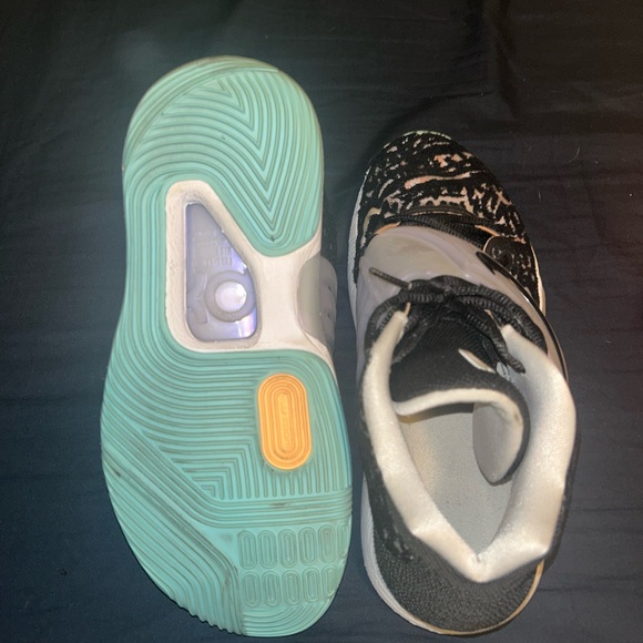 Nike Bright Orange Sneakers with White Details - Picture 5 of 6